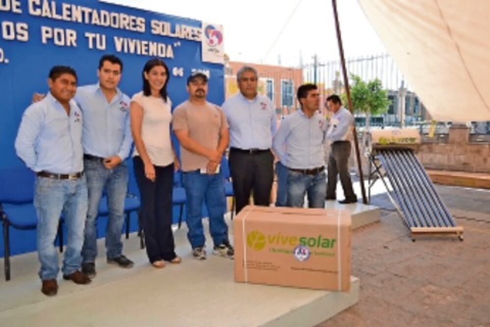 Dan calentadores solares en Huimilpan