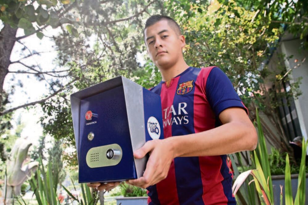 Mediante un interfon, el sistema cuenta con comunicación directa a la oficina de los encargados de seguridad, quienes podrán ver qué pasa y, de ser necesario, contactar a la guardia municipal (CÉSAR GÓMEZ. EL UNIVERSAL)