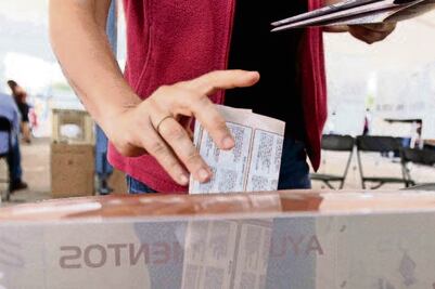 Garantiza Calzada recursos para plebiscito