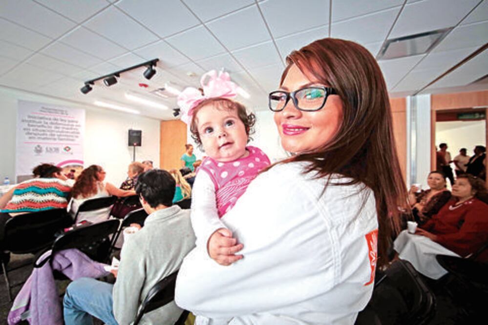 Piden legislar a favor de madres solteras