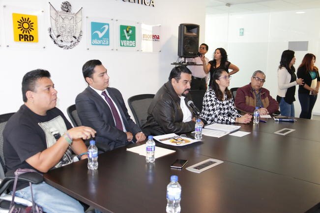 Anuncia Carlos Lázaro que dejará de representar al PRD