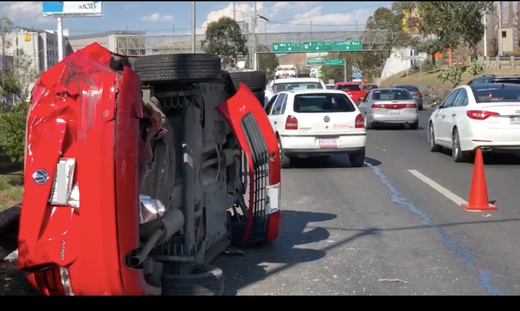 Reportan volcadura en la autopista Querétaro-México; a la altura del estadio Corregidora 