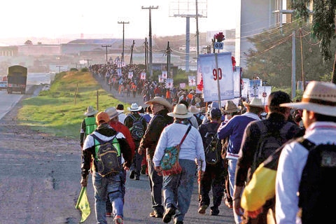 Protegen a peregrinos en su camino