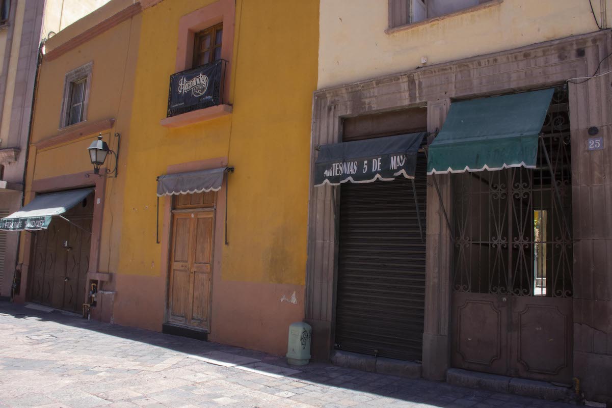 Cierran comercios cuando la mitad de sus colaboradores ya se contagió de Covid-19