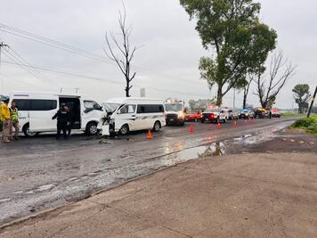 Reportan choque frontal entre unidades de transporte de personal en la carretera a la comunidad El Ahorcado
