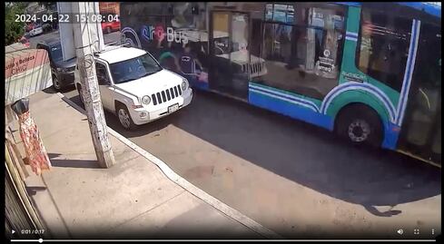 Operador de Qrobús arrolla a ciclista en Avenida Revolución