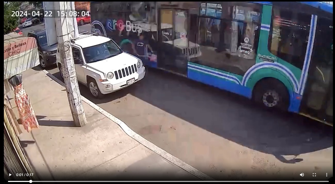 Operador de Qrobús arrolla a ciclista en Avenida Revolución