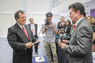 Van tres por la rectoría de UAQ