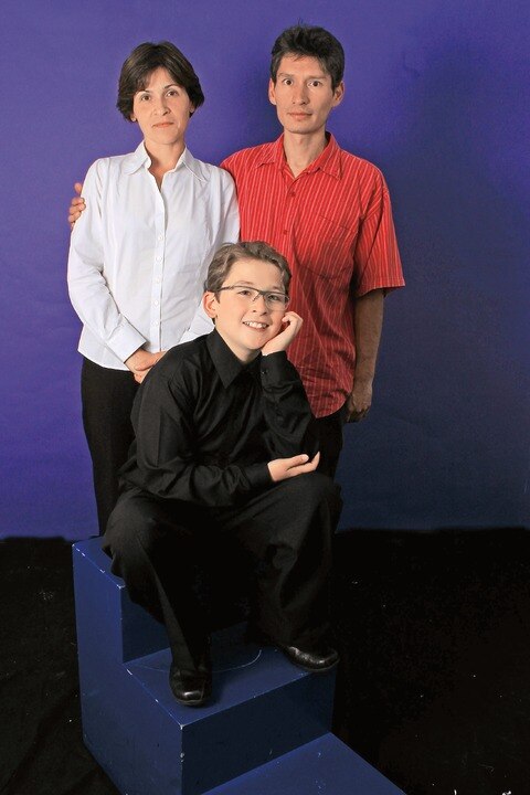 De inquieto, a niño cantor 