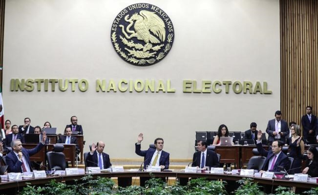 INE mantiene pláticas con Femexfut por debate y final de futbol