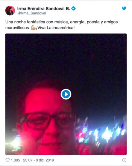 Hijo de AMLO y secretaria presumen video en concierto de Residente