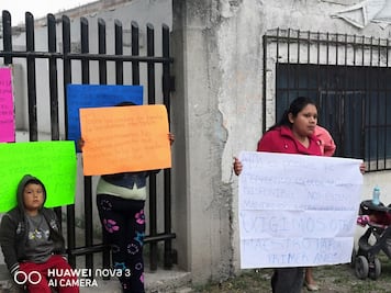 Padres de familia toman escuela primaria, en Colón