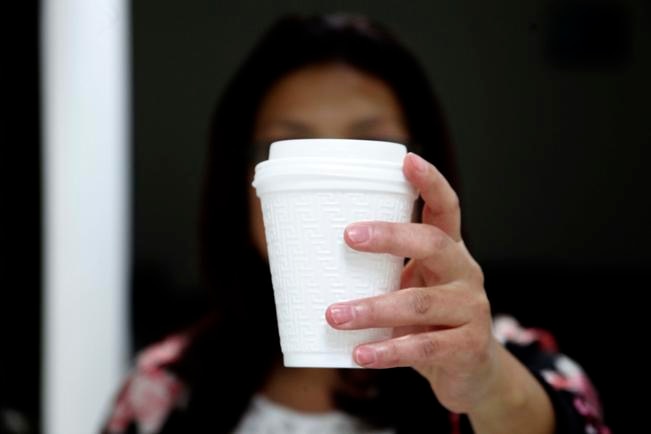 Posponen la prohibición del uso de unicel