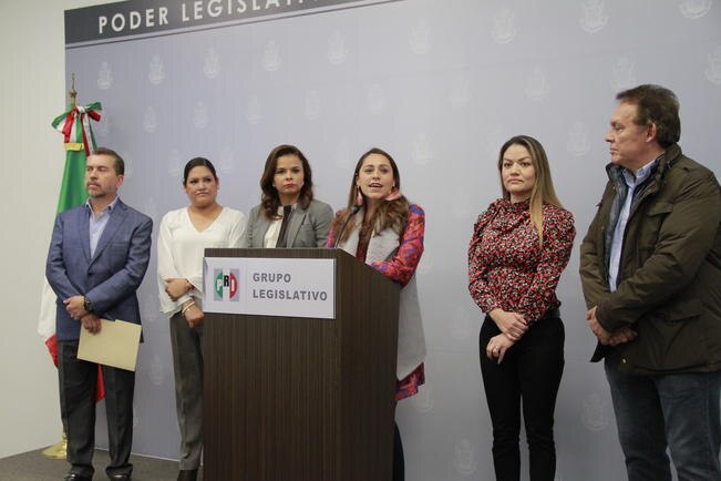 Presentan 2 iniciativas a favor de las mujeres