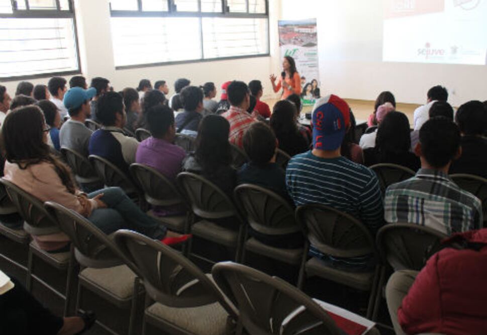 Llevan Juventud Emprendedora a UT Corregidora