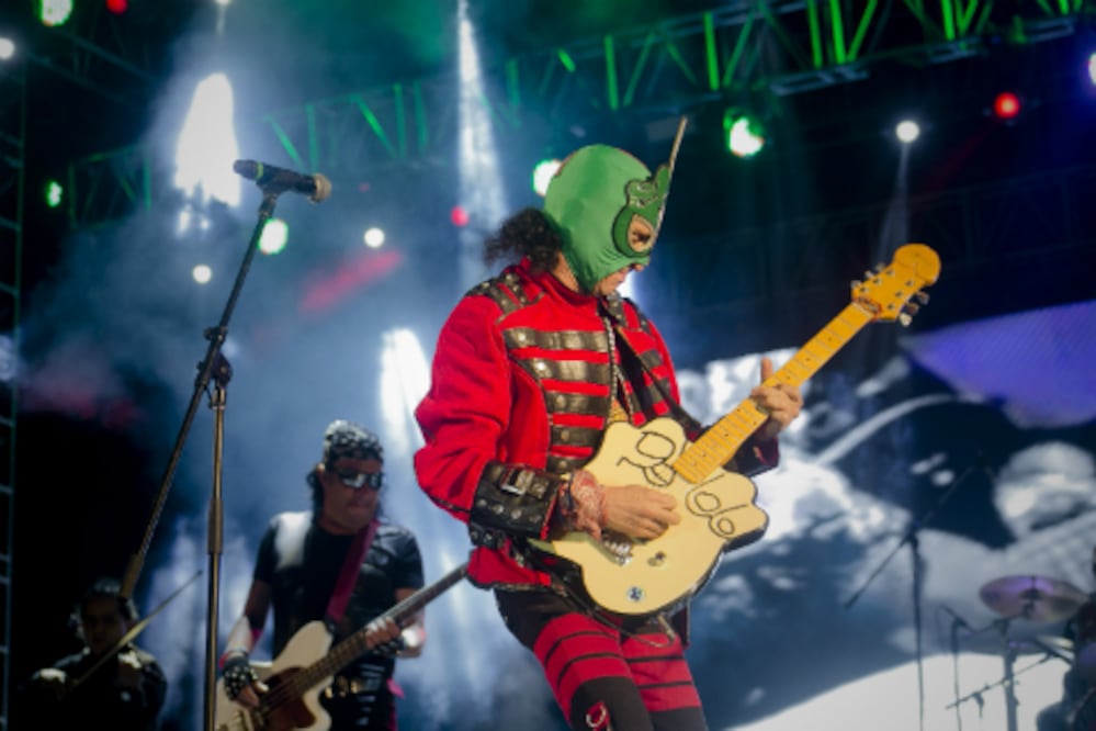 Alex Lora envía saludos a Donald Trump