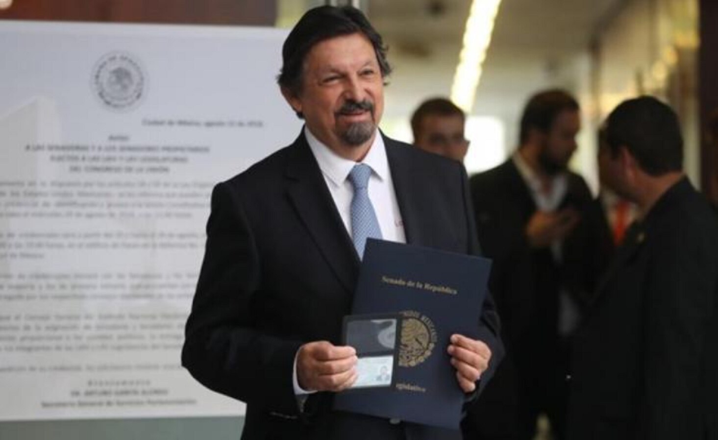 Ahora que recibió su constancia, ¿Gómez Urrutia ya tiene fuero?