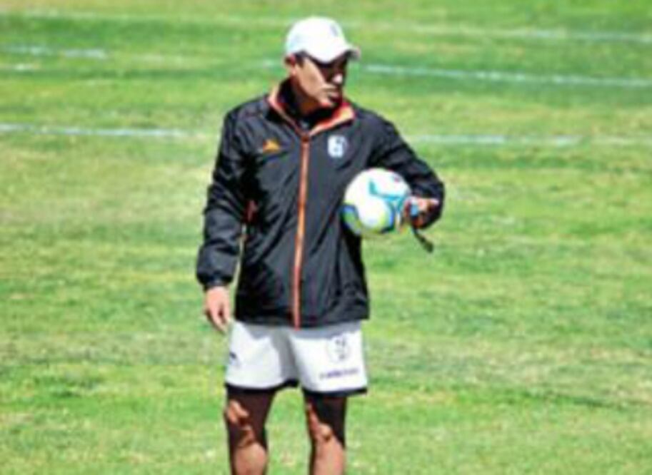 Ambriz trabaja a marchas forzadas