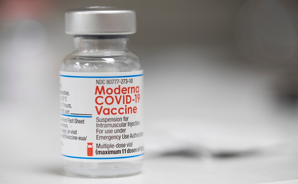 FDA de EU da aprobación total a vacuna de Moderna contra el Covid-19
