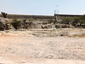 Se vacía la presa Centenario; hay desolación en la zona
