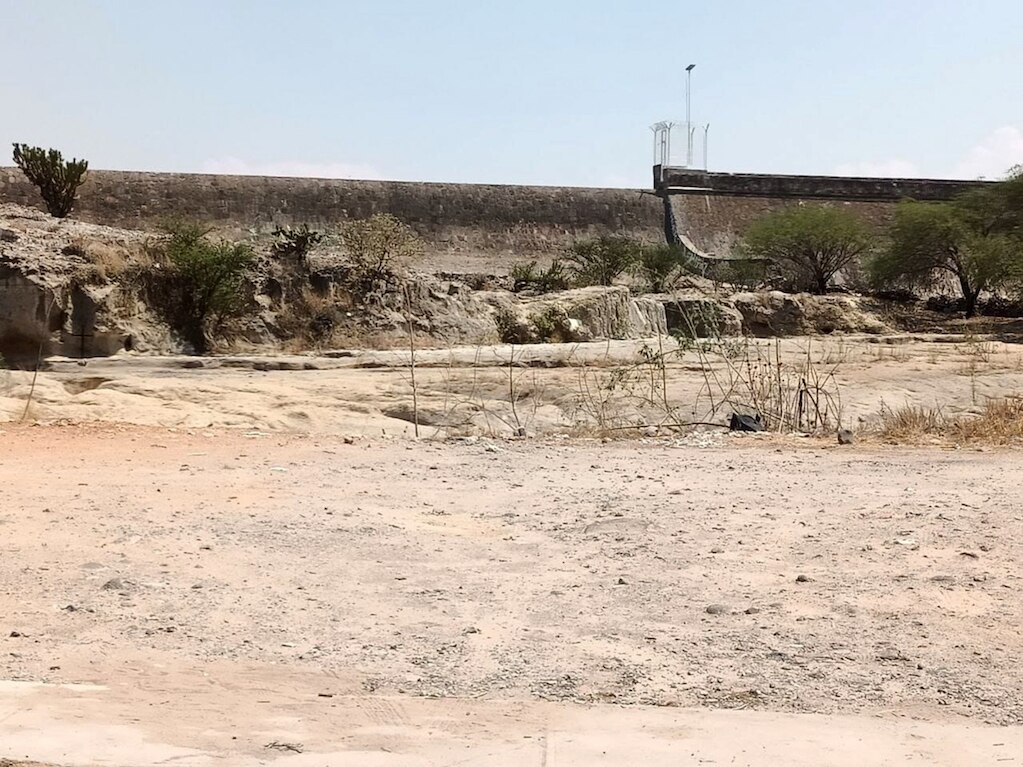 Se vacía la presa Centenario; hay desolación en la zona