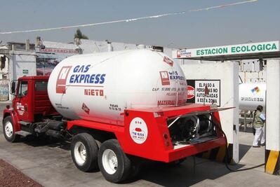 Inmovilizan unidades de Gas Express Nieto