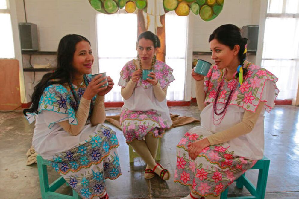 Tejedoras de un lugar sin nombre se presenta en Plaza de Armas (FOTOS: DEMIAN CHÁVEZ Y ARCHIVO. EL UNIVERSAL)