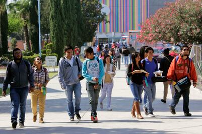 Capital invirtió 50 mdp en becas estudiantiles
