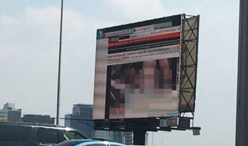 Proyectan video porno en espectacular de Periférico