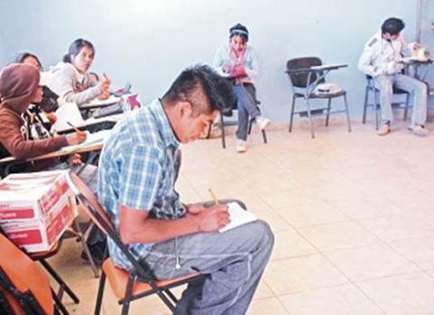 Impulsan educación para adultos