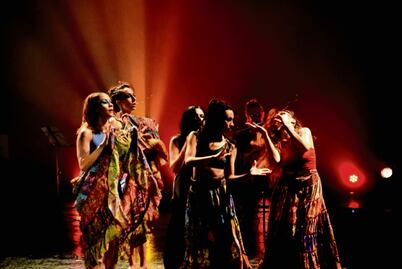 Poesía, música y danza en Elementos