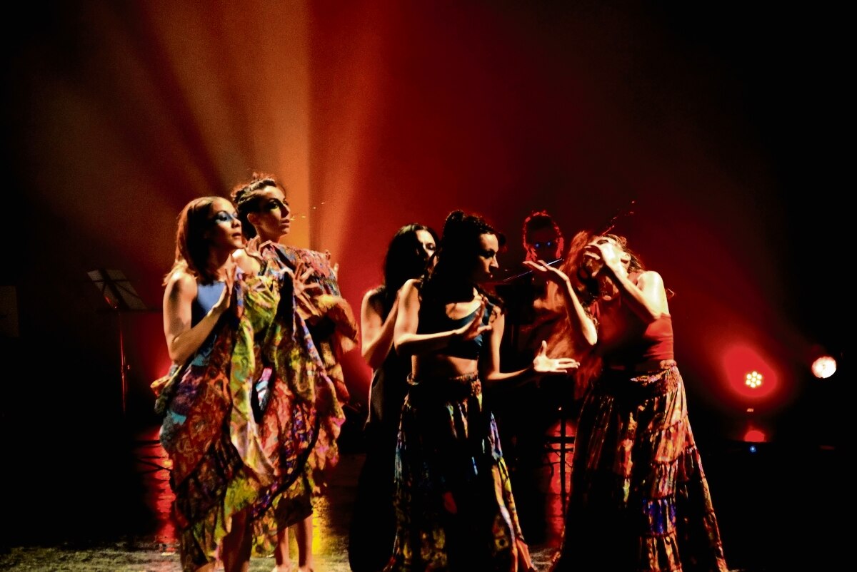 Poesía, música y danza en  Elementos