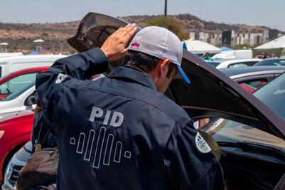 Realizan operativo de revisión en tianguis de autos