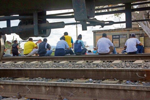 Denuncian plagio de migrantes en Tequis