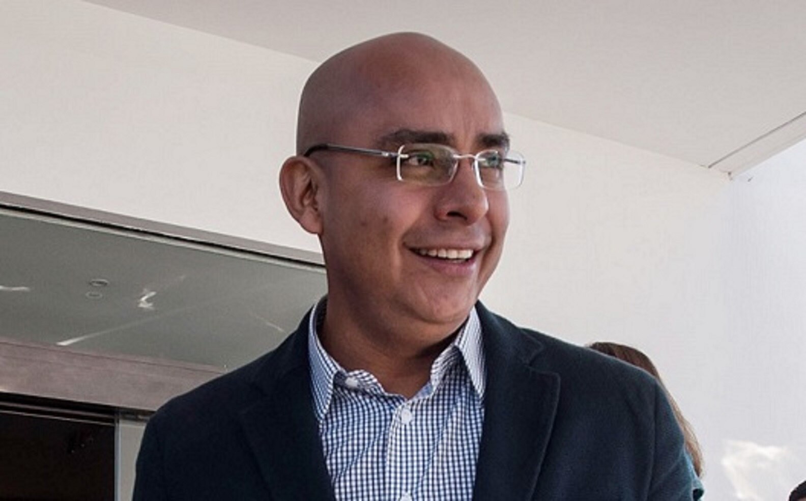 Dona MAV 10% de su salario