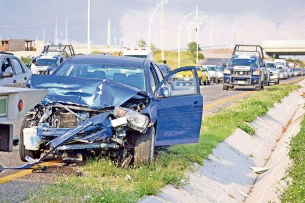 Aumentan accidentes viales por celular 