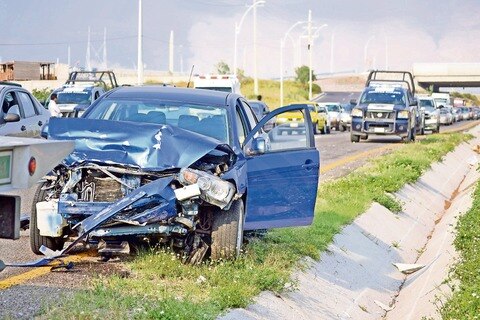 Aumentan accidentes viales por celular