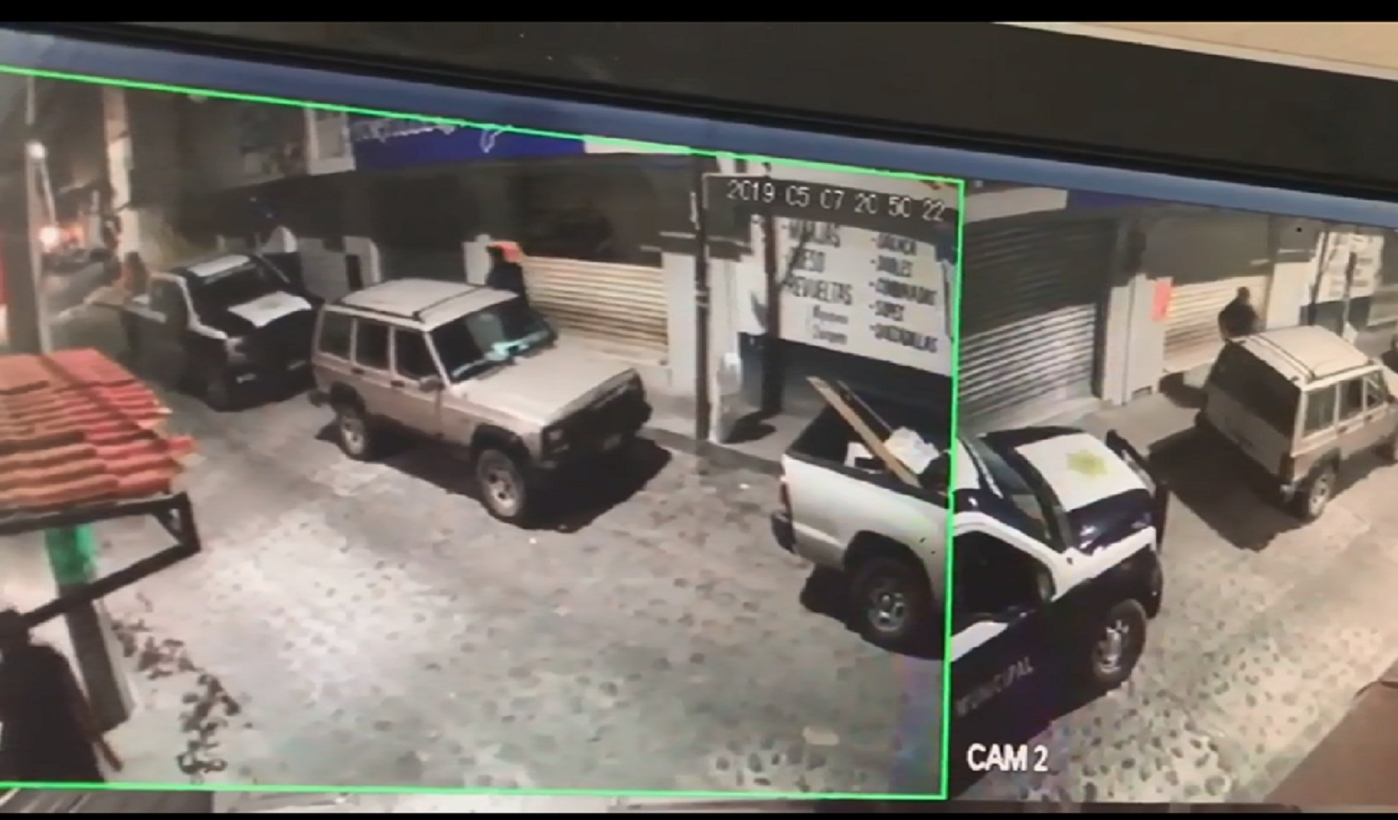 Por robo de celular, dan de baja a policía queretano