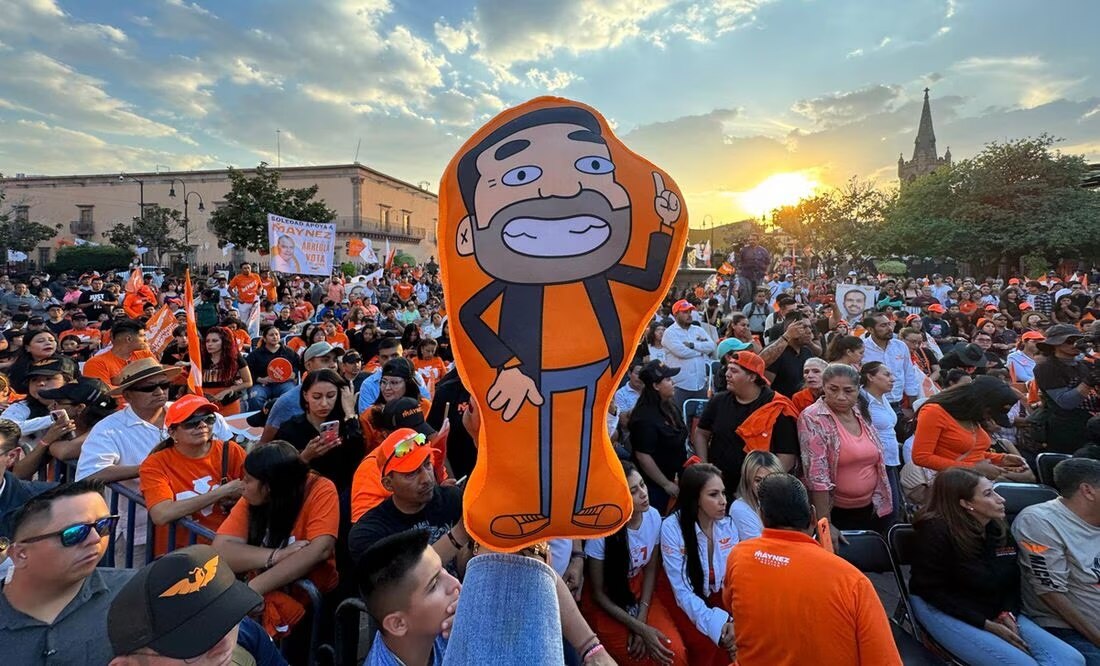 Adiós Amlitos y Clauditas, llega el Maynecito, muñeco de Jorge Álvarez Máynez