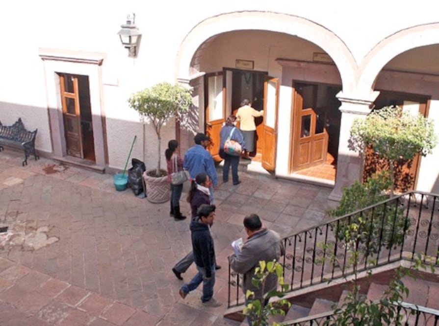 Suspenden a funcionario