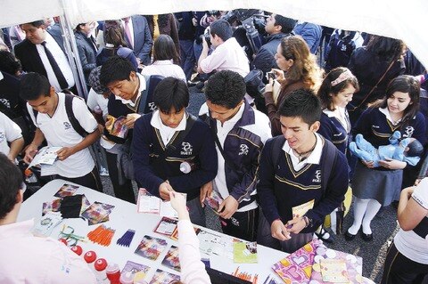 Acercan programas a jóvenes