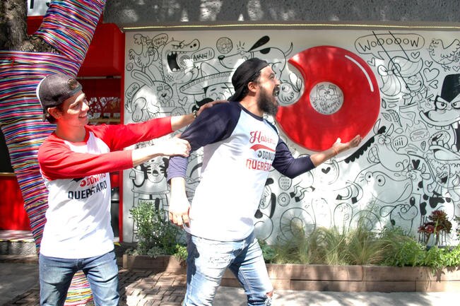 El artista Paulo Villagran, reflejó la esencia del negocio con una pintura en blanco y negro en un mural. (Foto: Leticia Sánchez)