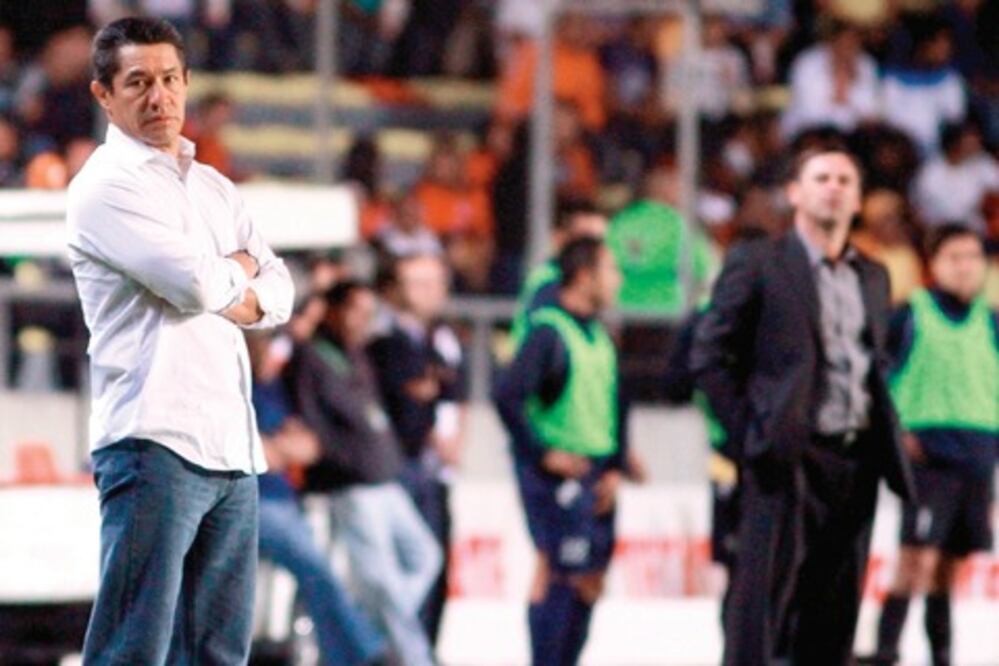 Una semana más de vida para Gallos