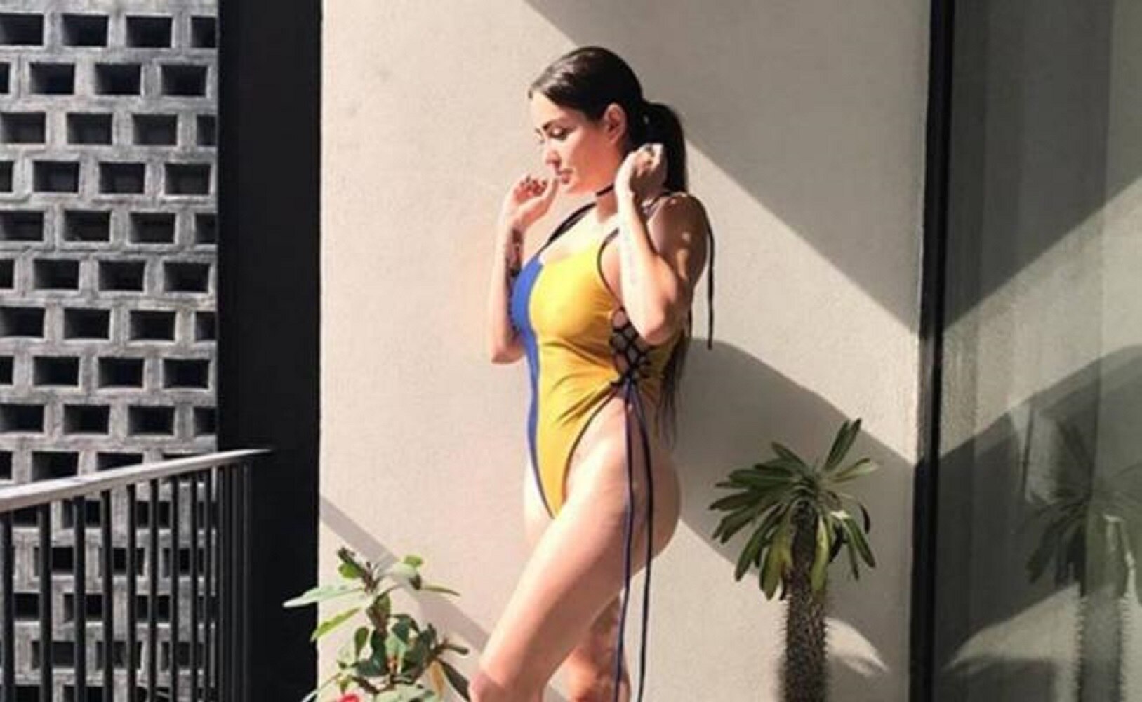 Celia Lora vuelve a mostrar su trasero en Instagram