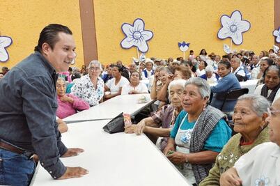 Denuncia Colón  a ex funcionarios