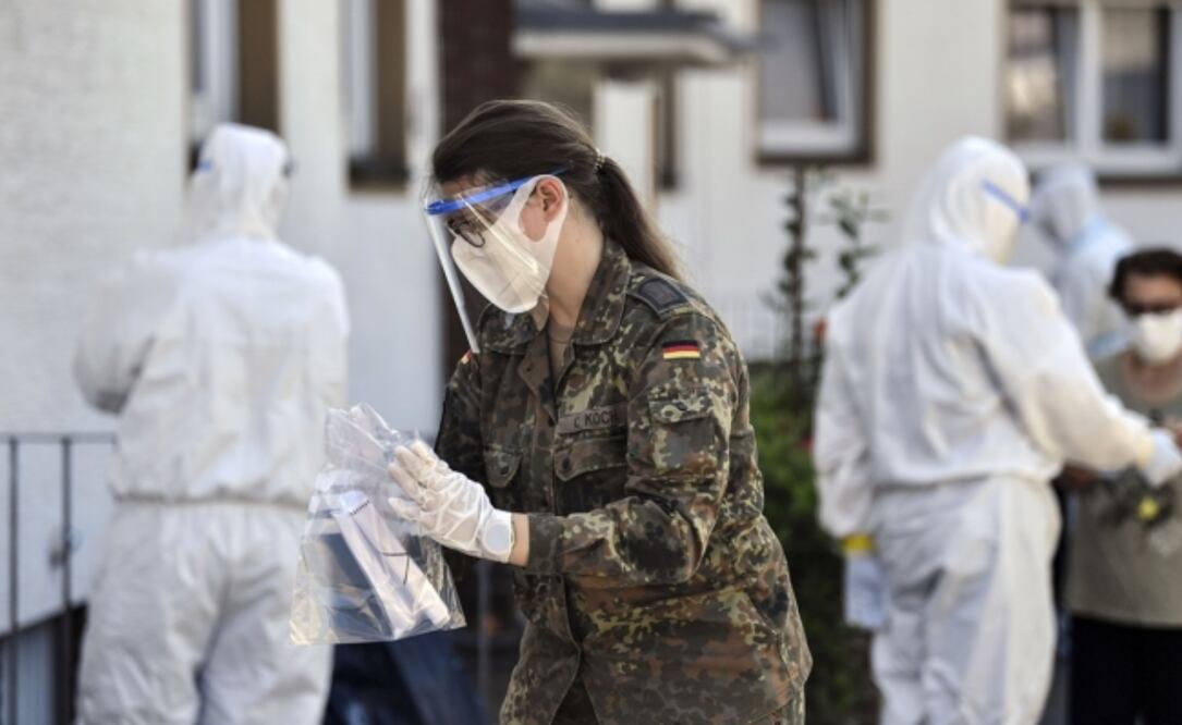 El primer paso tras detectar el rebrote en el matadero fue el cierre de colegios y guarderías (Foto: AP)