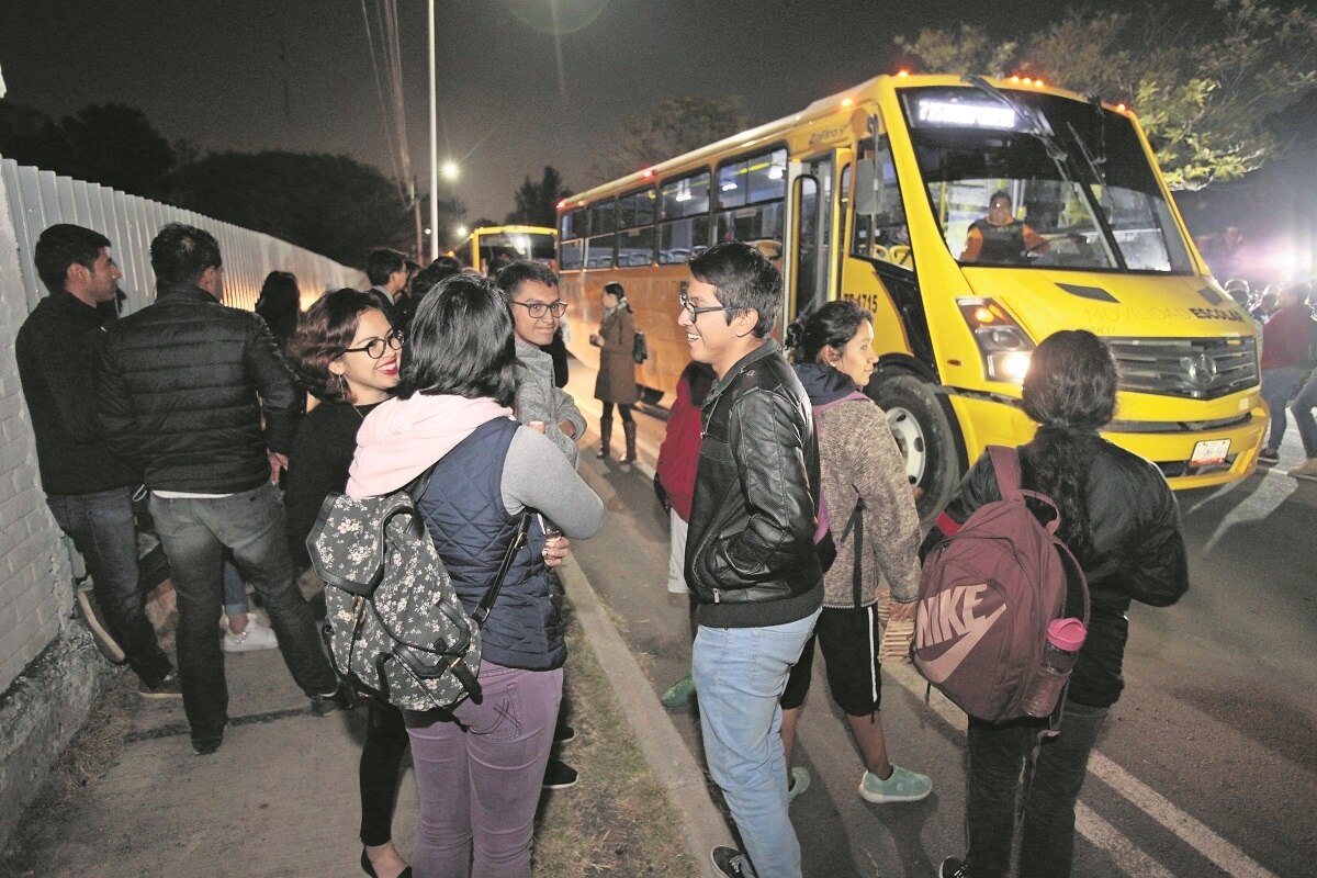 Piden estudiantes ampliar apoyo para transporte 