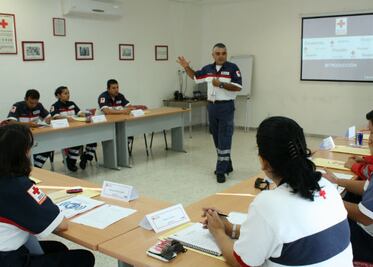 Capacitan a elementos de Cruz Roja