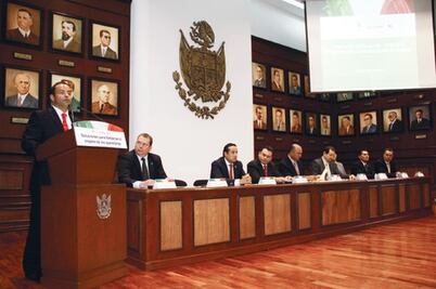 José Calzada busca formalizar empleos