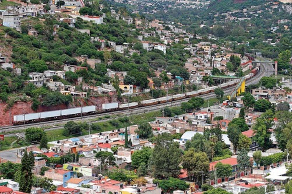 Debate por tren, grilla y guerra sucia